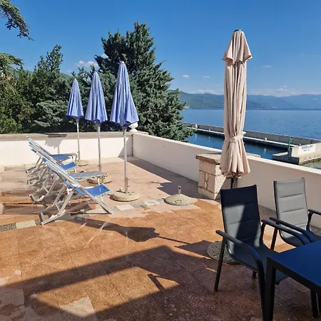 Apartment Alma *