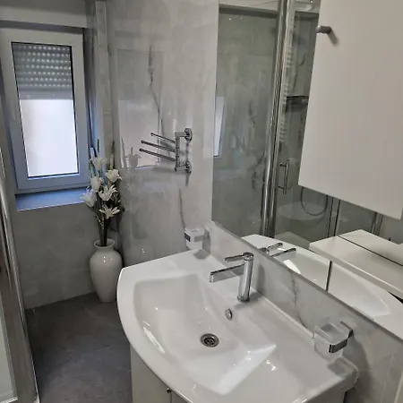 Apartment Alma *